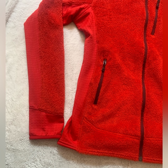 Patagonia R2 Red Fleece Jacket - Picture 9 of 16